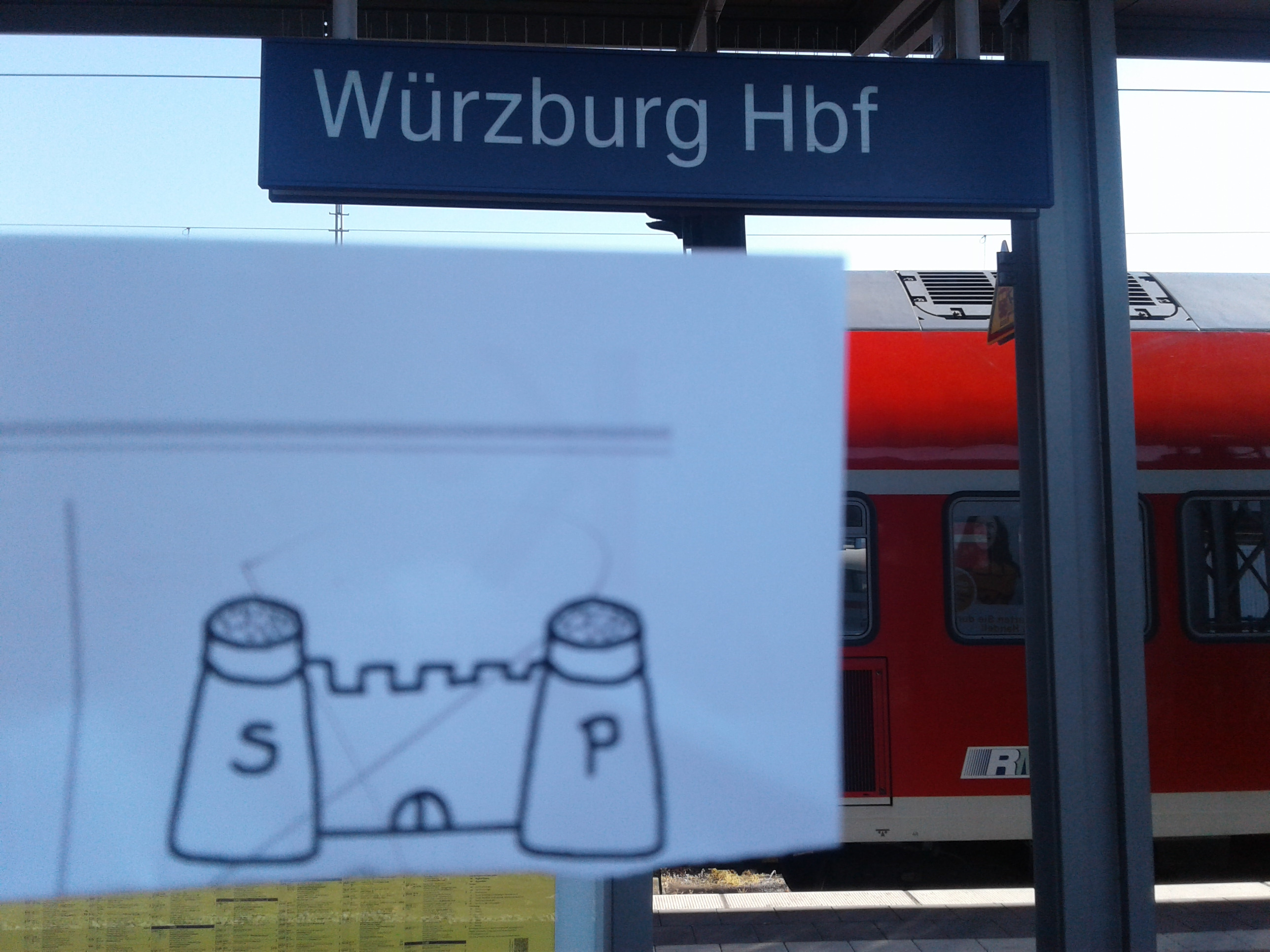 Der Bahnsteig von Würzburg mit der passenden Zeichnung aus Rätsel 4